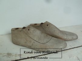 Set oude schoenenmallen *