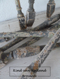 Oude houten trapspijl / ornament *