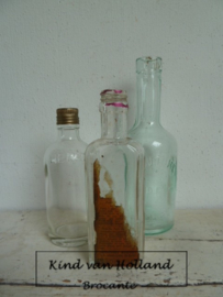 Setje van 3 oude flesjes *