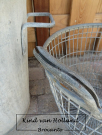 Oude zinken aardappelmand *