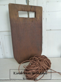 Houten plankje incl. bolletje touw *