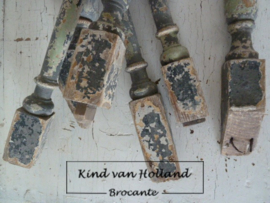 Oude houten trapspijl / ornament *
