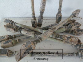 Oude houten trapspijl / ornament *