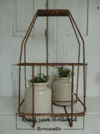 Oude flessen / pottenmand *