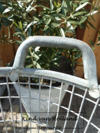 Oude zinken aardappelmand *
