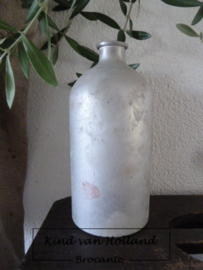 Metalen fles met etiket*