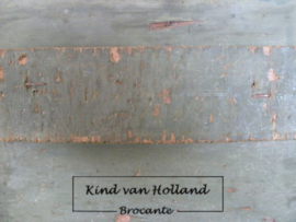 Kistje met verfresten *