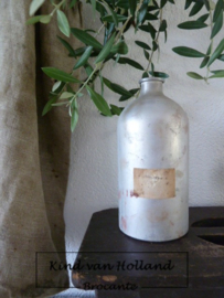 Metalen fles met etiket*