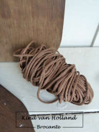 Houten plankje incl. bolletje touw *