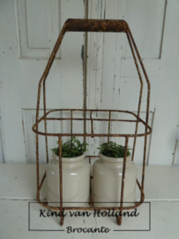 Oude flessen / pottenmand *