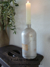 Metalen fles met etiket*