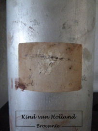 Metalen fles met etiket*