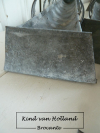 Zinken kippenvoerbak *