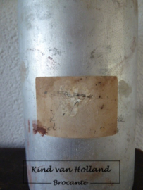 Metalen fles met etiket*