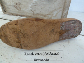 Oude houten schoenenmal *