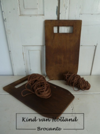 Houten plankje incl. bolletje touw *