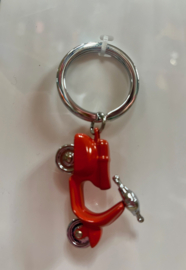 Rode scooter sleutelhanger