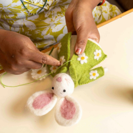 Sjaal met Verhaal - Haas met margrietjes