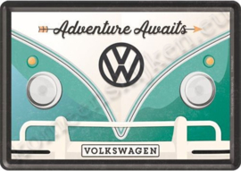 Metalen ansichtkaart VW bulli, adventure awaits 10-14 cm