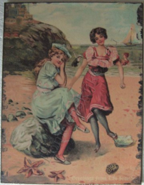 nostalgische vlak metalen bord meisjes op het strand