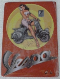 metalen ansichtkaart vespa pin up rood 15-21 cm