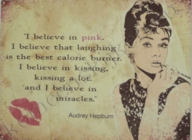 metalen wandplaat audry hepburn, i believe in pink 30-40 cm