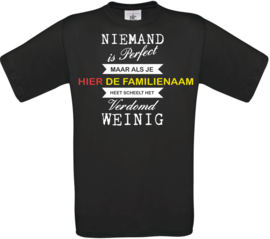 T-shirt zwart- Het scheelt weinig - Familienaam