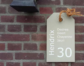 betonnen naambord