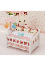 Sylvanian Families Bed voor drieling met mobiel