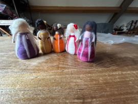 Kerst elfje met een lila jurje