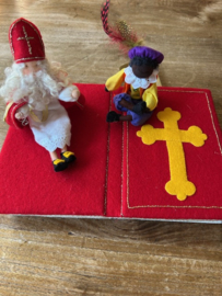 Het boek van Sinterklaas met Sint en Piet