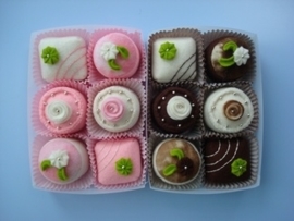 Petit fours, taartje  en bonbons! (4 uur) prijs voor 2 personen.