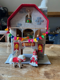 Prachtig groot Pakjeshuis.  Met Sint en paard. Met of zonder pietjes.