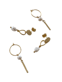 Bybjor Circle & Pearl Golden Earstuds