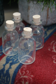 glazen mini flesje met kurk