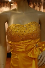 Strapless bruidsjurk met sleepje  PSF - 112900 geel