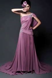 Zeer aparte galajurk one shoulder