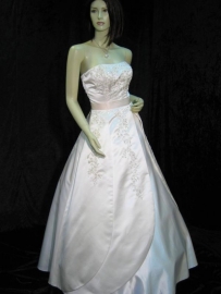 Strapless ivoor bruidsjurk  ( Nr. L-1020 )