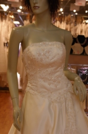 Strapless ivoor bruidsjurk ( Nr.LS-306 )