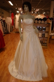 Strapless ivoor bruidsjurk ( Nr.LS-306 )