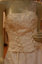 Strapless ivoor bruidsjurk  ( Nr. DL-1001 )