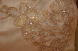 Strapless ivoor bruidsjurk   ( Nr. Q - 1002 )