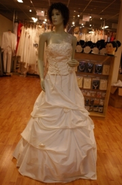 Strapless ivoor bruidsjurk  ( Nr. DL-1001 )