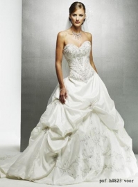 Strapless bruidsjurk met schitterende sleep 0823