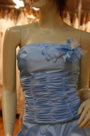 Strapless galajurk met gedrapeerd lijfje PSF - B112 lichtblauw