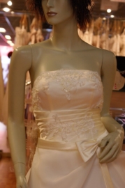 Strapless ivoor bruidsjurk  ( Nr. AX-362 )