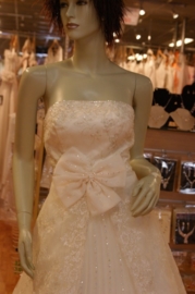 Strapless ivoor bruidsjurk  ( Nr. LS-1002 )