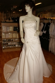 Strapless ivoor bruidsjurk  ( Nr 111304 )