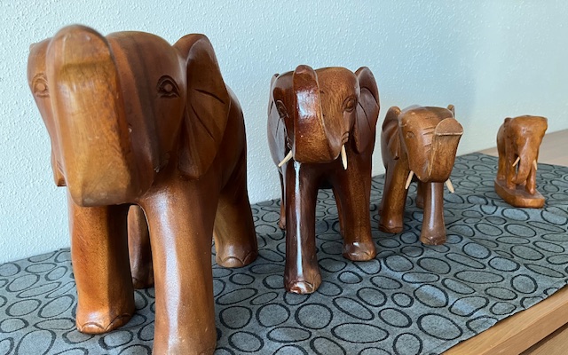 Set van 4 houten olifanten - Vintage - houtsnijwerk