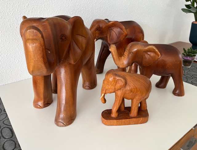 Set van 4 houten olifanten - Vintage - houtsnijwerk